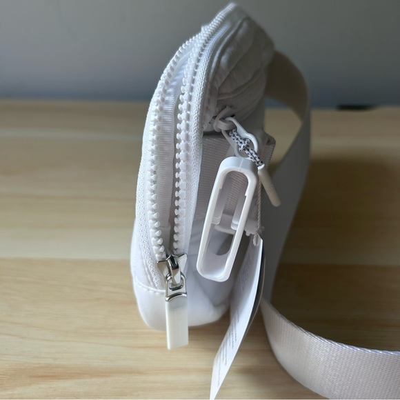 NWT Lululemon Wonder Puff Everywhere Belt Bag - Picture 4 of 11